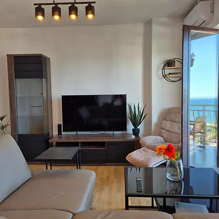 Sunrise - Free Private Parking Apartment