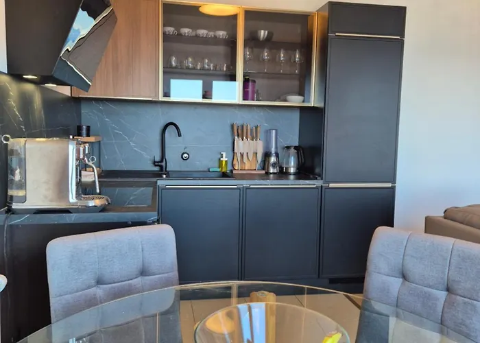 Апартаменты Sunrise - Free Private Parking